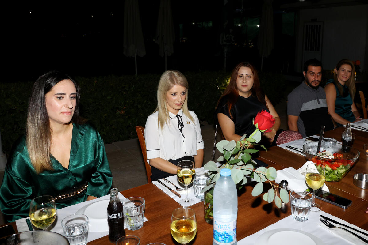 Δείπνο με την Πρόεδρο της Βουλής για τις γυναίκες-μέλη της ΕΑΚ thumb