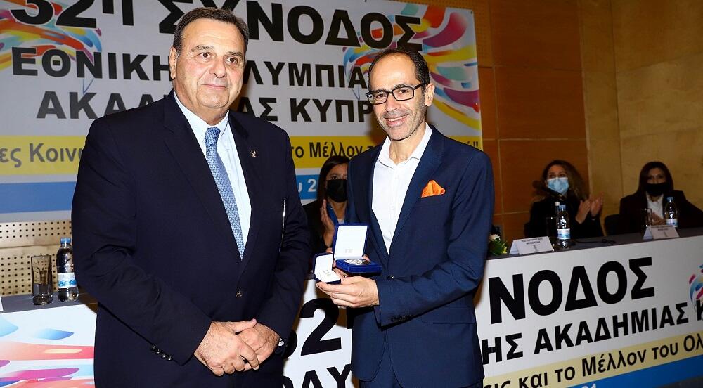 Η Κυπριακή Ολυμπιακή Επιτροπή τίμησε τον Ισίδωρο Κούβελο thumb