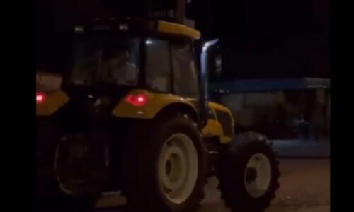 Eκανε βόλτα με τρακτέρ σε δρόμους (video)  thumb