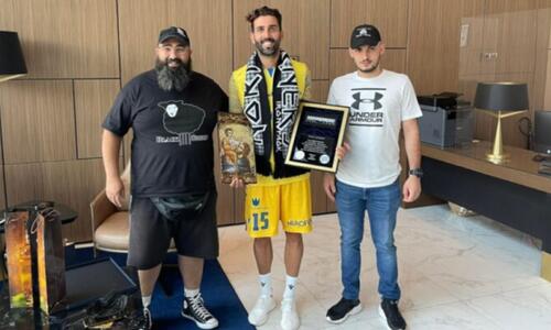 Οι ΠΑΟΚτσήδες τίμησαν τον Κρέσπο με δώρα στην Βουλγαρία (pic) thumb