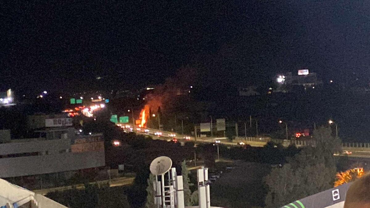 ΒΙΝΤΕΟ ST: Φωτιά στον αυτοκινητόδρομο λίγο έξω από το ΓΣΠ thumb