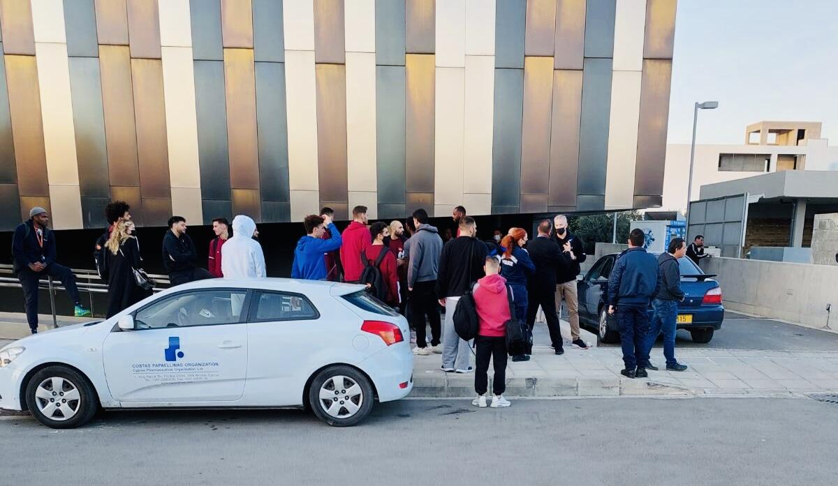 Κύπρος το μεγαλείο σου: Αναβλήθηκε αγώνας λόγω χορού!  thumb