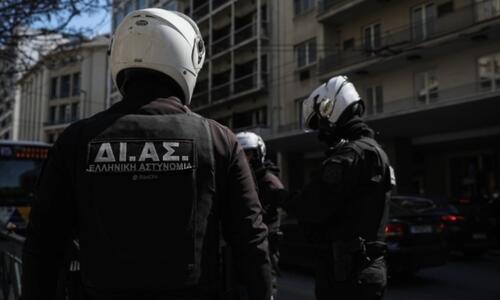 Σοκ: Διακοπή αγώνα στην Ελλάδα λόγω πυροβολισμών από τις εξέδρες thumb
