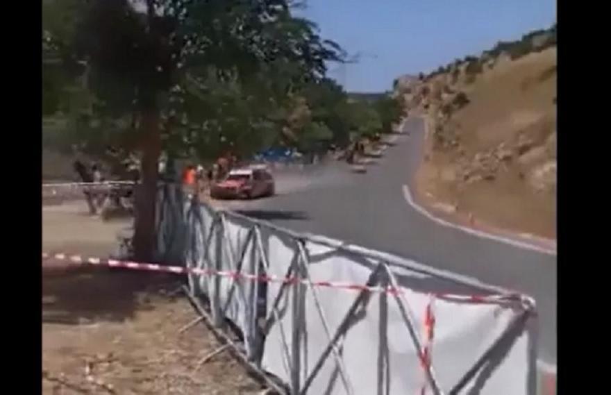 Προσοχή, σκληρές εικόνες: Σοβαρό ατύχημα σε αγώνες ταχύτητας (Βίντεο) thumb