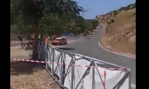Προσοχή, σκληρές εικόνες: Σοβαρό ατύχημα σε αγώνες ταχύτητας (Βίντεο) thumb