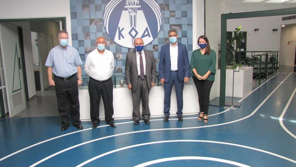 Συνάντηση ΚΟΑ με Δήμαρχο Αραδίππου για δημιουργία γηπέδων τένις thumb