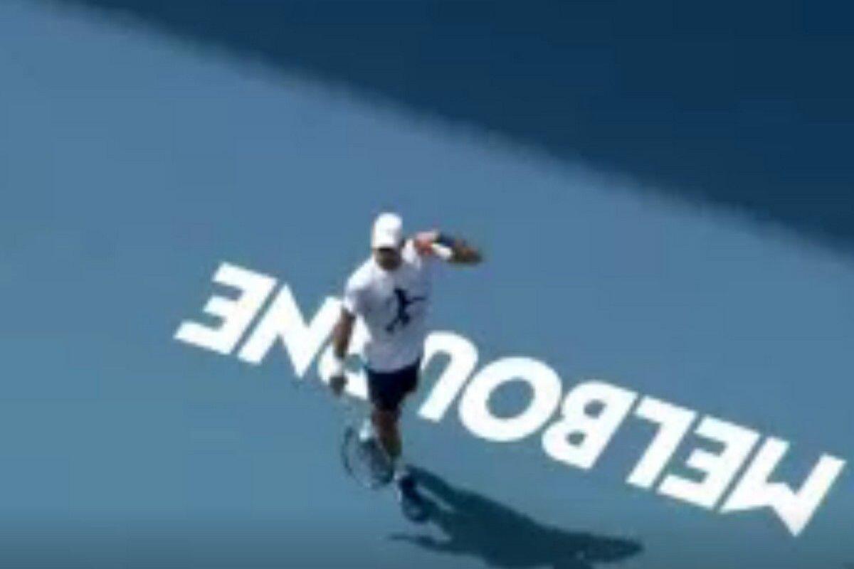 Ο Τζόκοβιτς προπονήθηκε στη Rod Laver Arena ενώ περιμένει την απόφαση (video) thumb