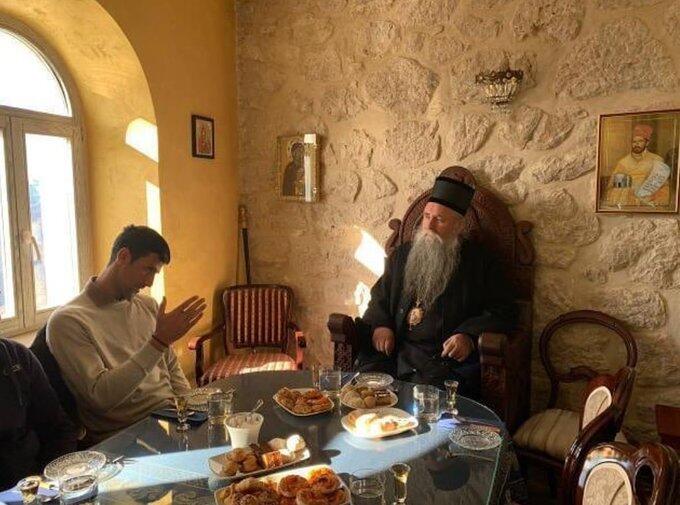 Τζόκοβιτς: Κονιάκ με μοναχούς σε μοναστήρι! thumb
