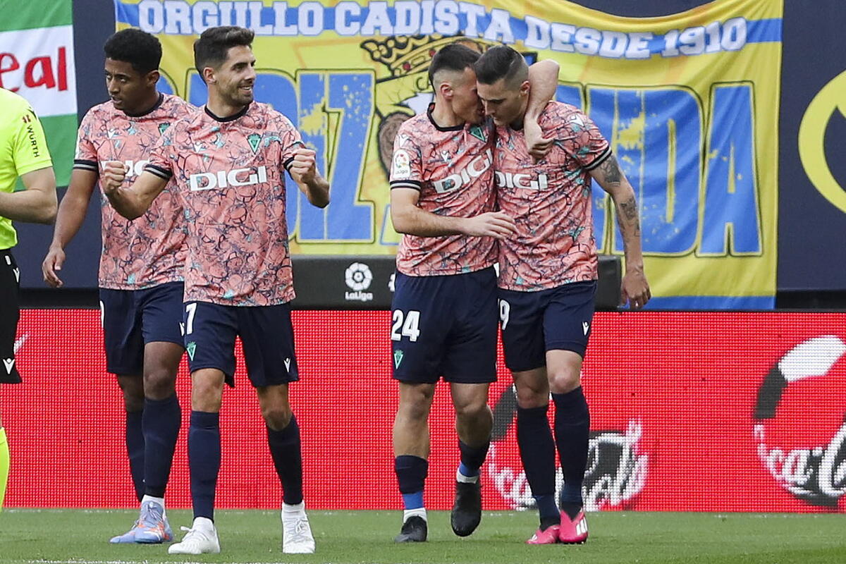 La Liga: Σημαντικό «τρίποντο» για Κάντιθ thumb