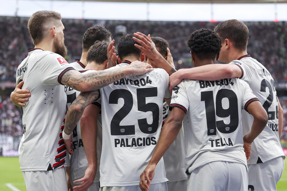 Bundesliga: Σίφουνας η Λεβερκούζεν, πέρασε και από τη Φρανκφούρτη thumb