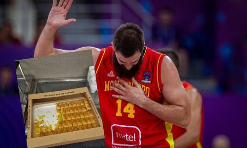 Απίστευτο σκηνικό: Οι Τούρκοι τους έστειλαν... μπακλαβά! (pic) thumb