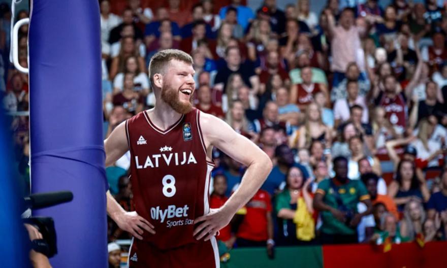 Απίστευτο και όμως... NBAικό: Οι Χόρνετς άφησαν ελεύθερο τον Μπέρτανς ενώ έπαιζε με τη Λετονία! thumb