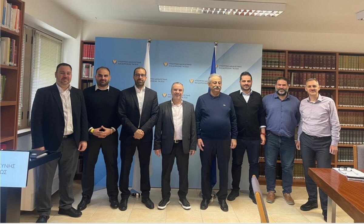 Συνάντηση Επιτροπής Δεοντολογίας με τον Γ.Δ. του Υπουργείου Δικαιοσύνης thumb