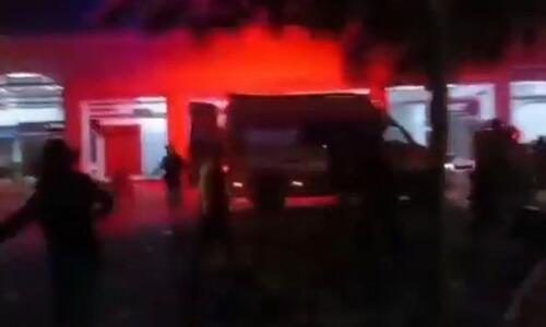 Πυροβολισμοί με δύο νεκρούς και έξι τραυματίες έξω από το γήπεδο της Έμελεκ thumb