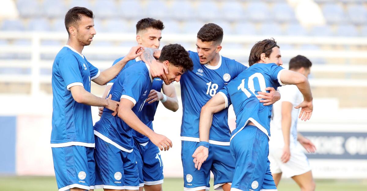 Πάρτι η Κύπρος με... καλεσμένη την Ελλάδα! (pics) thumb
