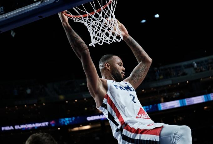 «Επιστρέφει στην Euroleague με την Παρί ο Εμπαγιέ» thumb