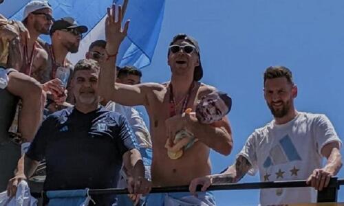 Τρόλαρε τον Εμπαπέ με… μωρό ο Μαρτίνες thumb