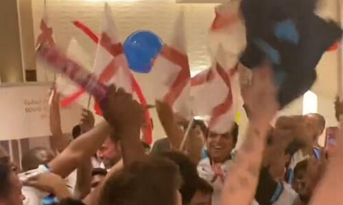 Έγινε χαμός στο ξενοδοχείο της Αγγλίας! (βίντεο) thumb