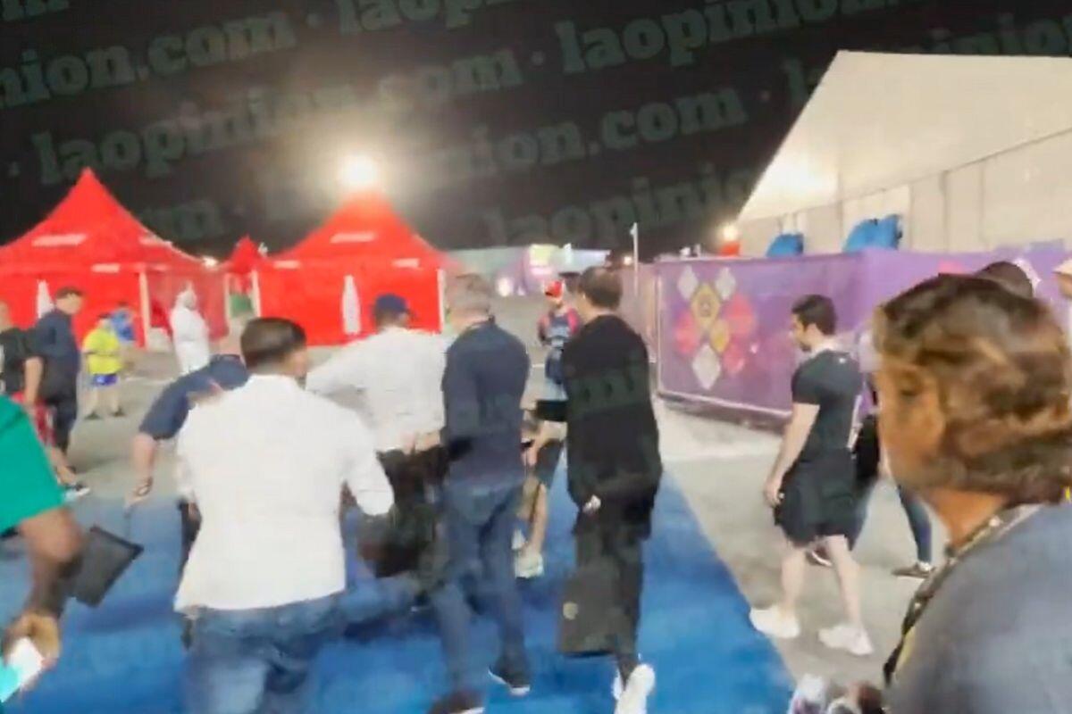 Μεγάλος σάλος: Ο Ετό επιτέθηκε με κλωτσιές σε Αλγερινό youtuber!  thumb