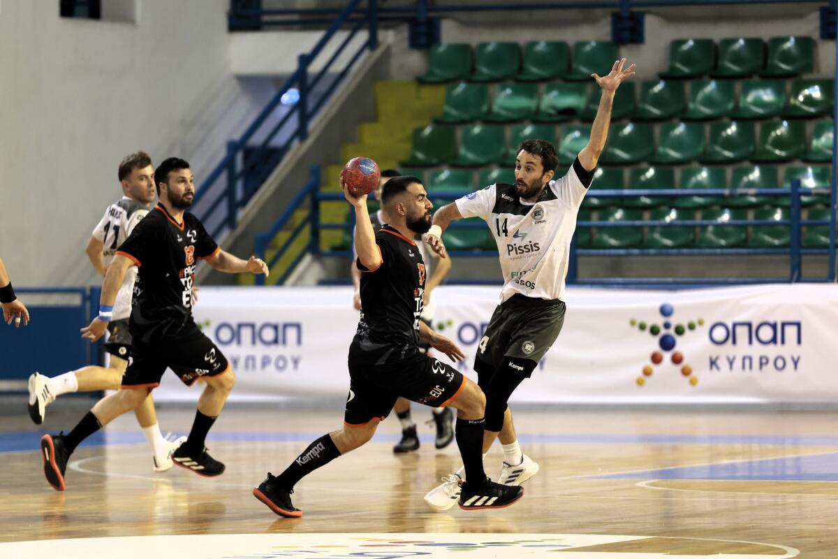 Η έκπληξη του Ευρωπαϊκού Πανεπιστημίου και οι άλλες τρεις κερδισμένες της πρεμιέρας thumb