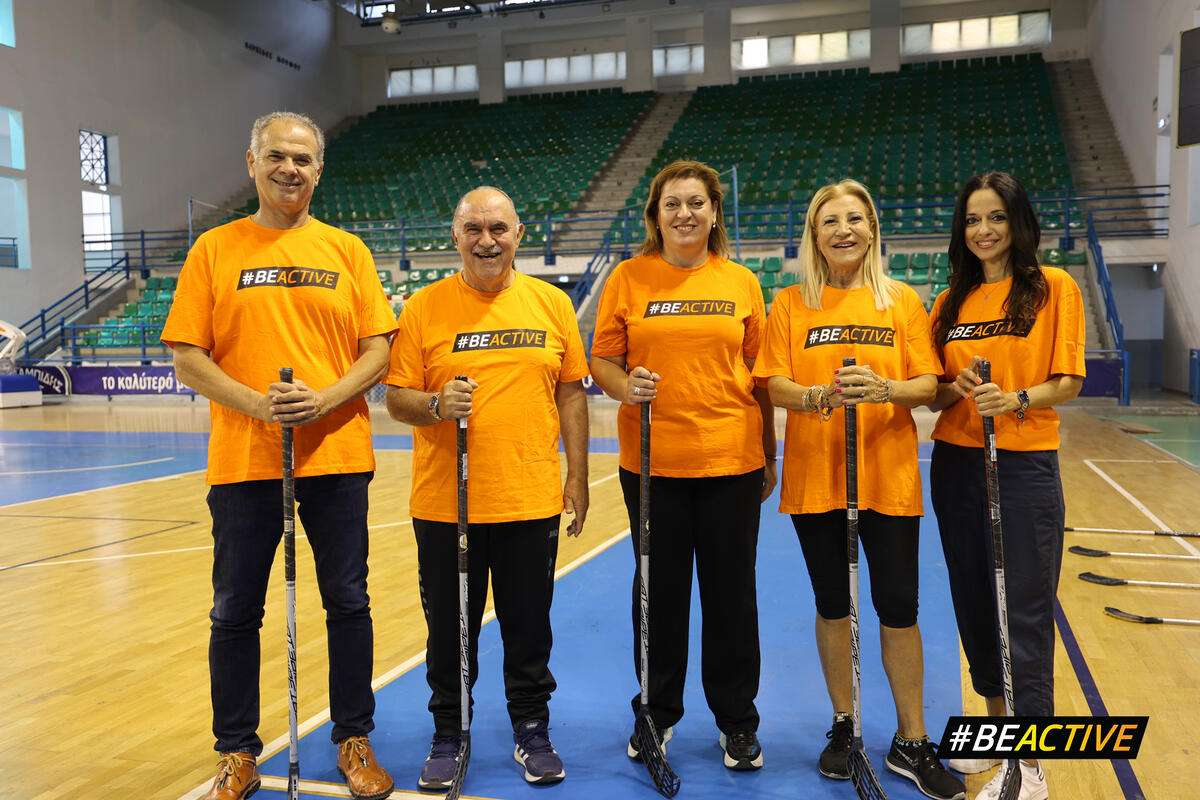 Η ΥΠΑΝ και η ηγεσία του ΚΟΑ έπαιξαν floor ball με μαθητές της Σχολής Κωφών thumb