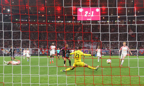 Bundesliga: «Πολύ σκληρή για να πεθάνει» η Μπάγερν thumb