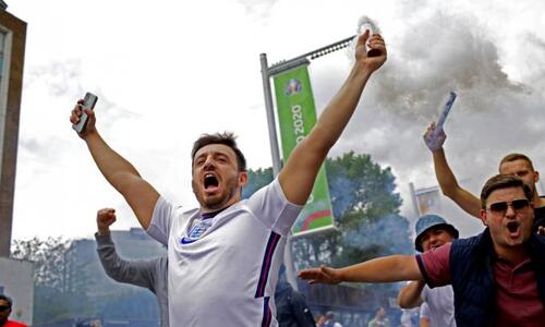 Επεισόδια και συγκρούσεις σε κεντρική πλατεία του Λονδίνου! (vid) thumb