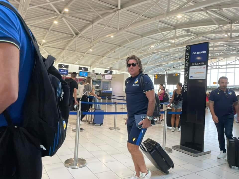 Στο αεροδρόμιο η αποστολή του ΑΠΟΕΛ (Φωτογραφίες) thumb