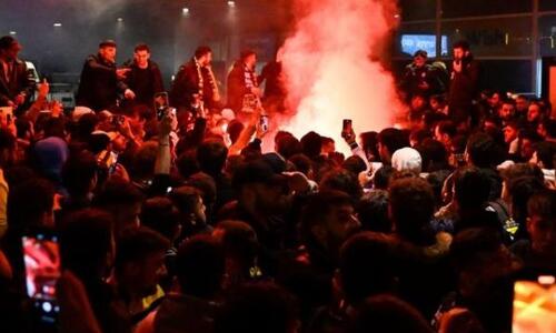 Υποδοχή ηρώων στους παίκτες της Φενέρ μετά το ξύλο στην Τραπεζούντα (vids) thumb