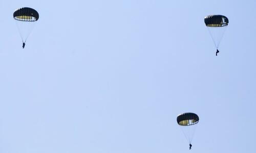 Ο Εθνικός Άχνας για τους αλεξιπτωτιστές και την αναβολή thumb