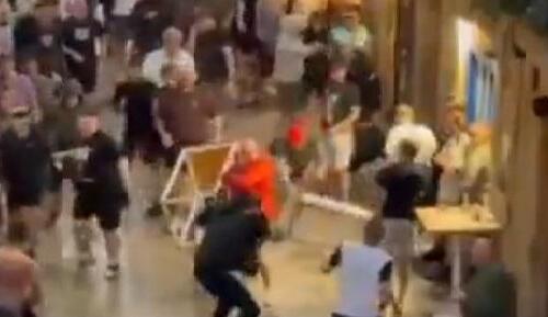 Μάχες σώμα με σώμα στο Μπιλμπάο: Σκληρές εικόνες ανάμεσα σε Άγγλους οπαδούς thumb