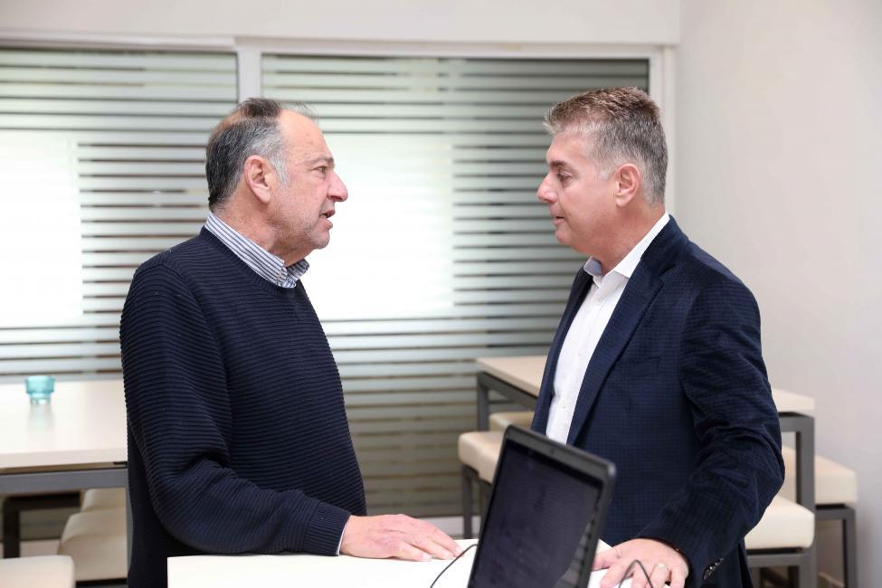 «Δεν είμαστε ιθαγενείς πάνω στα δέντρα και περιμένουμε να μας μαστιγώσει» thumb