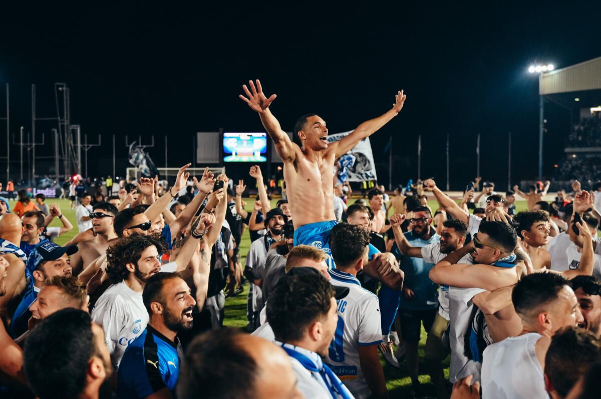 Η καλημέρα των πρωταθλητών με τους παίκτες στα... ύψη!  thumb