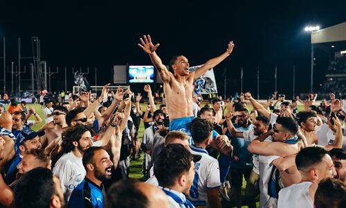 Η καλημέρα των πρωταθλητών με τους παίκτες στα... ύψη!  thumb