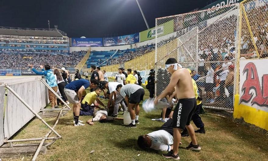 Τραγωδία στο Ελ Σαλβαδόρ: Οπαδοί ποδοπατήθηκαν-Εννέα νεκροί, δεκάδες τραυματίες thumb