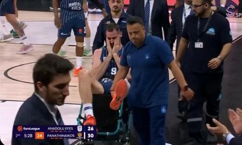 Σοκ με Παπαγιάννη - Τραυματίστηκε σοβαρά στο γόνατο και αποχώρησε κλαίγοντας thumb