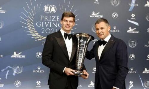Formula 1: O Φερστάπεν παρέλαβε το τρόπαιο του πρωταθλητή thumb