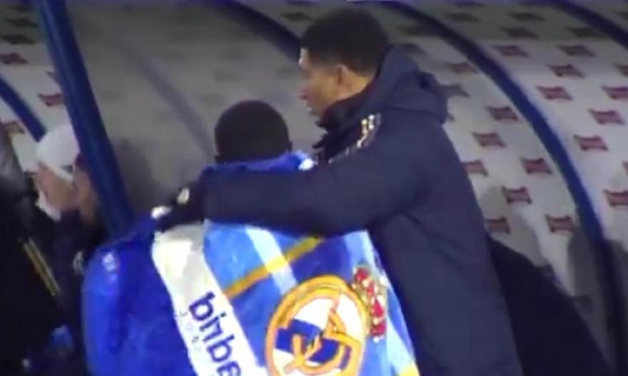 Όμορφη κίνηση από τον Μπέλιγχαμ σε ball boy που κρύωνε - Τι έκανε (Βίντεο) thumb