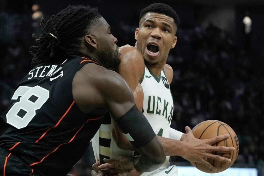 NBA: Νίκη των Μπακς παρά την αποβολή του Αντετοκούνμπο thumb