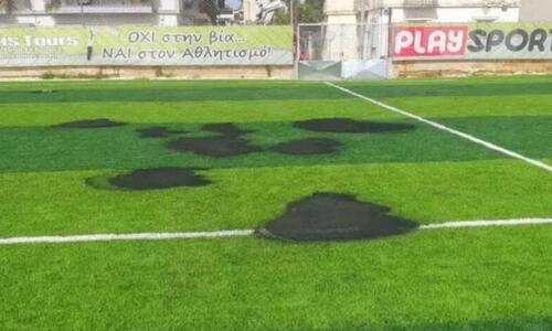 Έκαψαν γήπεδο στην Πάτρα με βεγγαλικά στην Ανάσταση! thumb