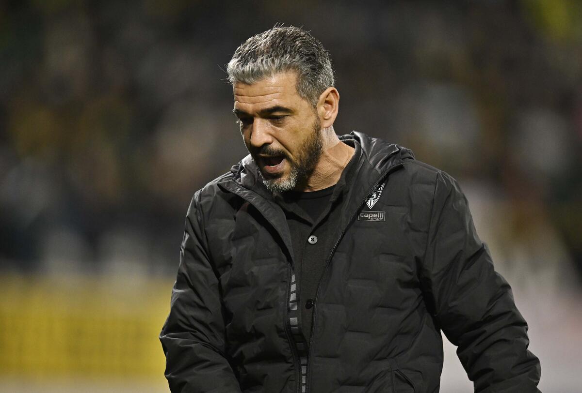 Μαρτίνς: «Αξίζαμε τη νίκη, έχουμε άλλους επτά τελικούς» thumb