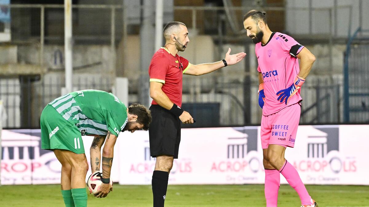 «Απαράδεκτη η διαιτησία του Θεουλή» thumb