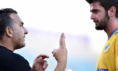 «Είναι ένας προπονητής που ζει απίστευτα τον αγώνα»  thumb