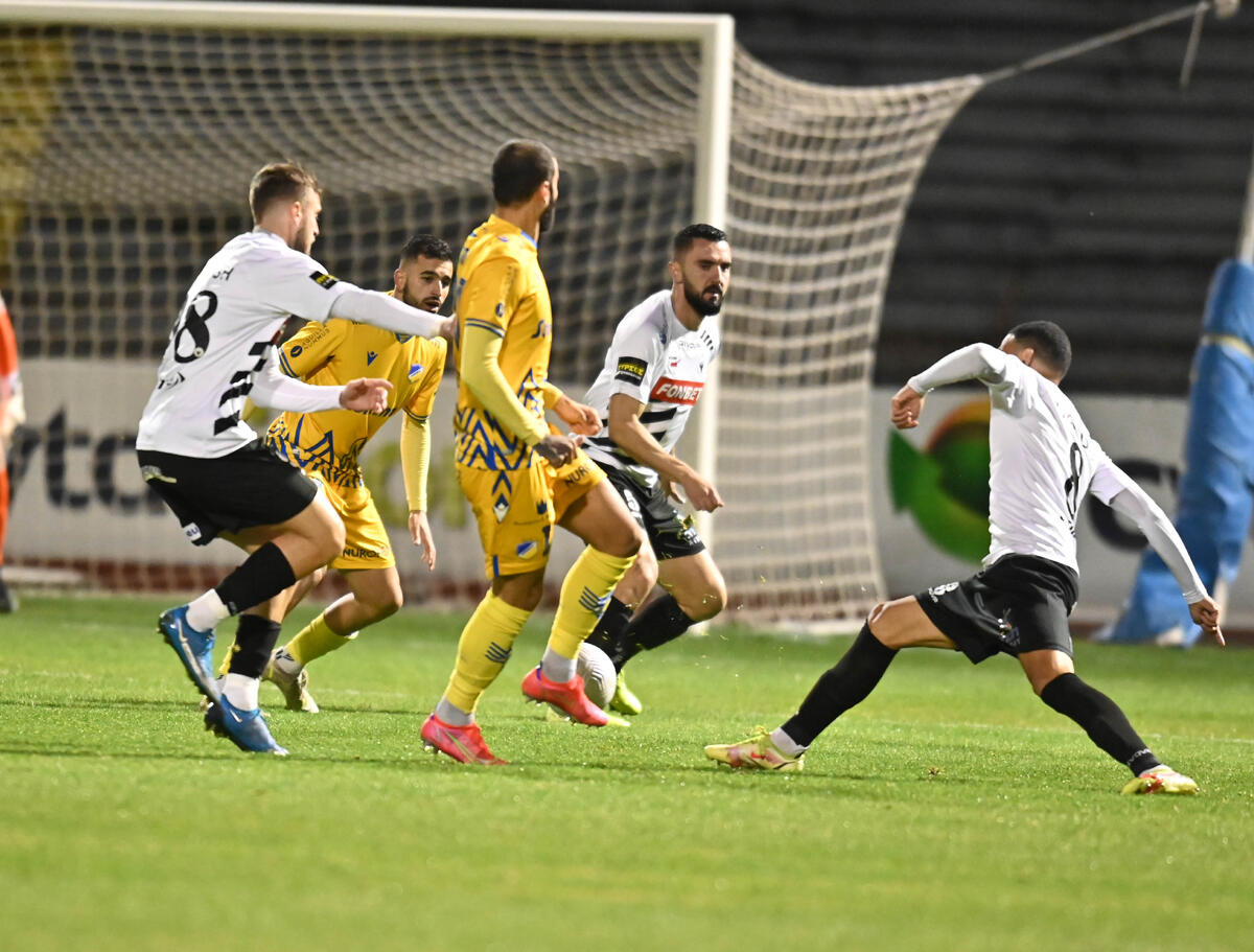 ΤΕΛΙΚΟ: ΠΑΕΕΚ-ΑΠΟΕΛ 1-3 thumb