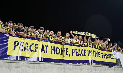 Η ερμηνεία πίσω από το πανό των οπαδών της Φενέρ! thumb