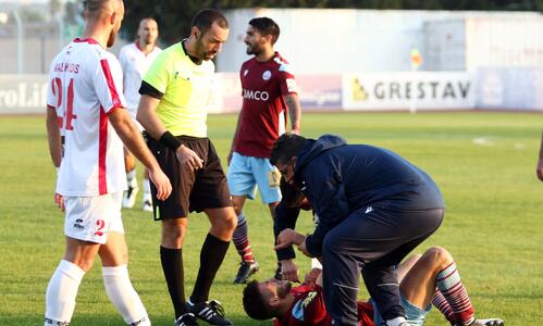 Της πήρε τη μπουκιά από το στόμα thumb