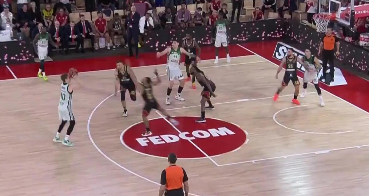 Η φοβερή τριποντάρα buzzer-beater του Γκριγκόνις! (ΒΙΝΤΕΟ) thumb