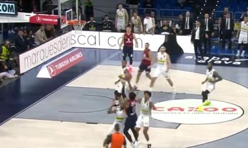 Το ασύλληπτο buzzer-beater τρίποντο στο... κλείσιμο της αγωνιστικής! (ΒΙΝΤΕΟ) thumb