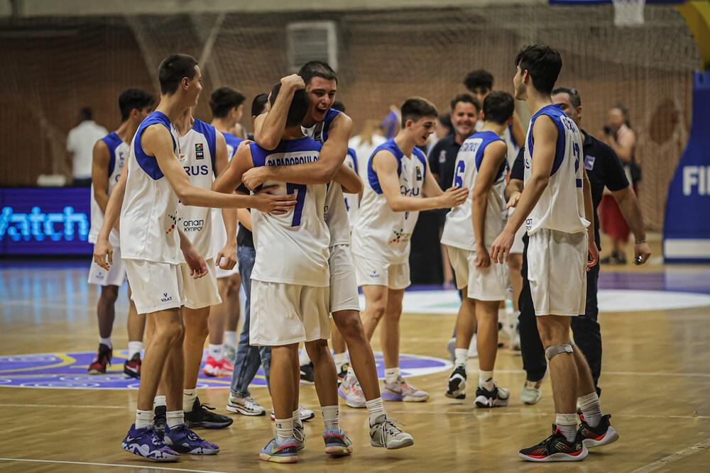 Βίντεο: Τρελό πανηγύρι στα αποδυτήρια μετά το χρύσο! thumb