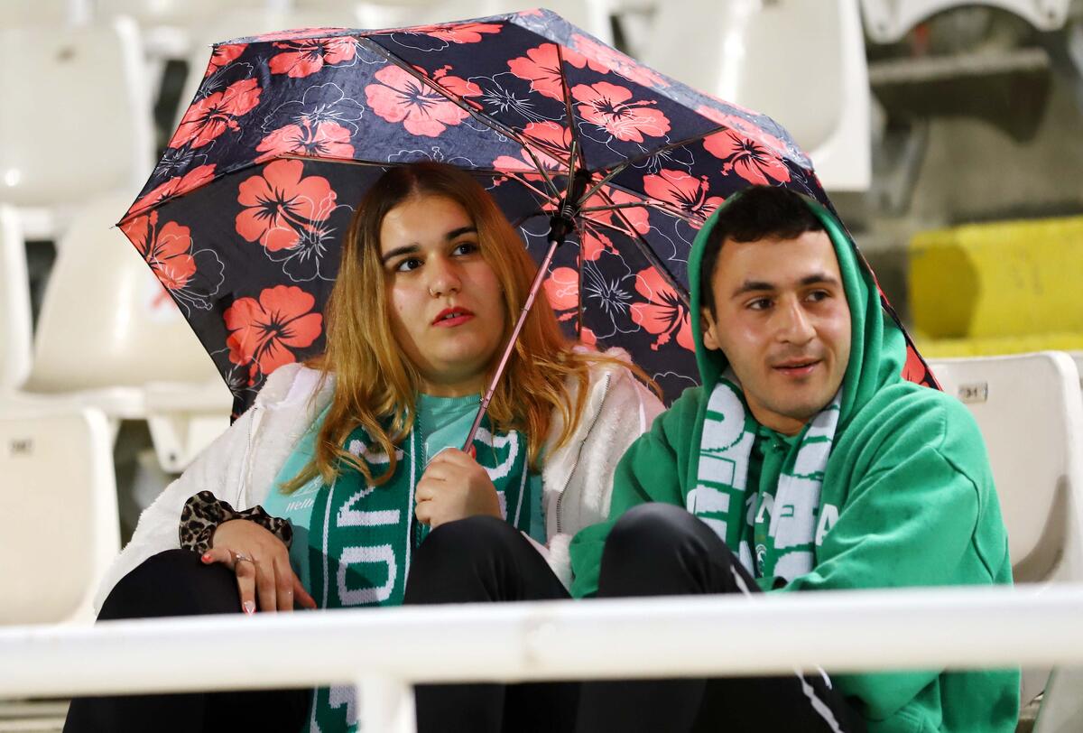 Βροχερό ντέρμπι!  thumb